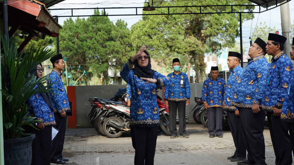 UPACARA BENDERA PERINGATAN HUT KORPRI KE-52 "KORPRIKAN INDONESIA" DINAS PARIWISATA DAN KEBUDAYAAN MAGETAN